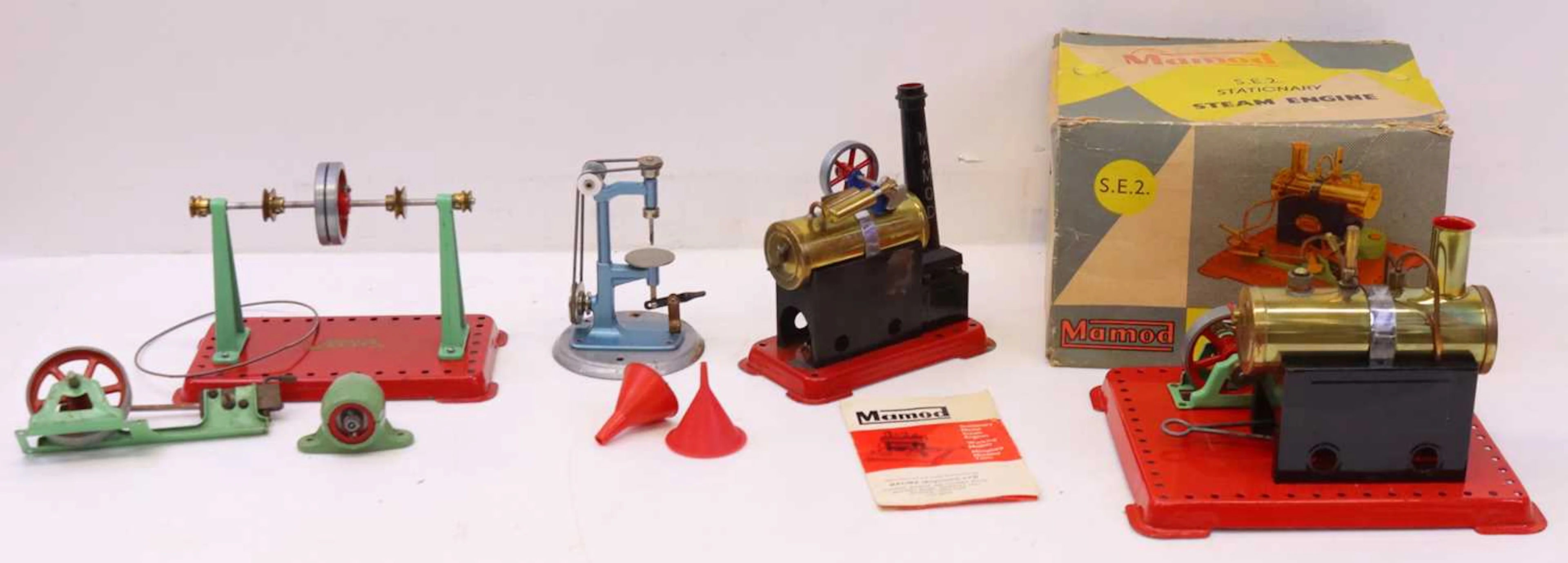 Lot 314 - Mamod, a small collection of built examples
