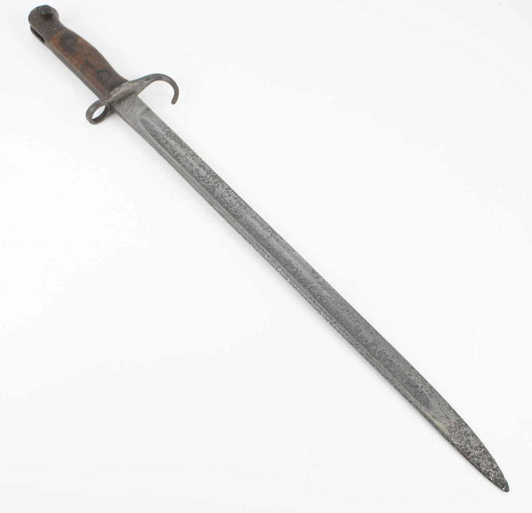 Lot 1254 - A British 1907 pattern bayonet, the 43cm