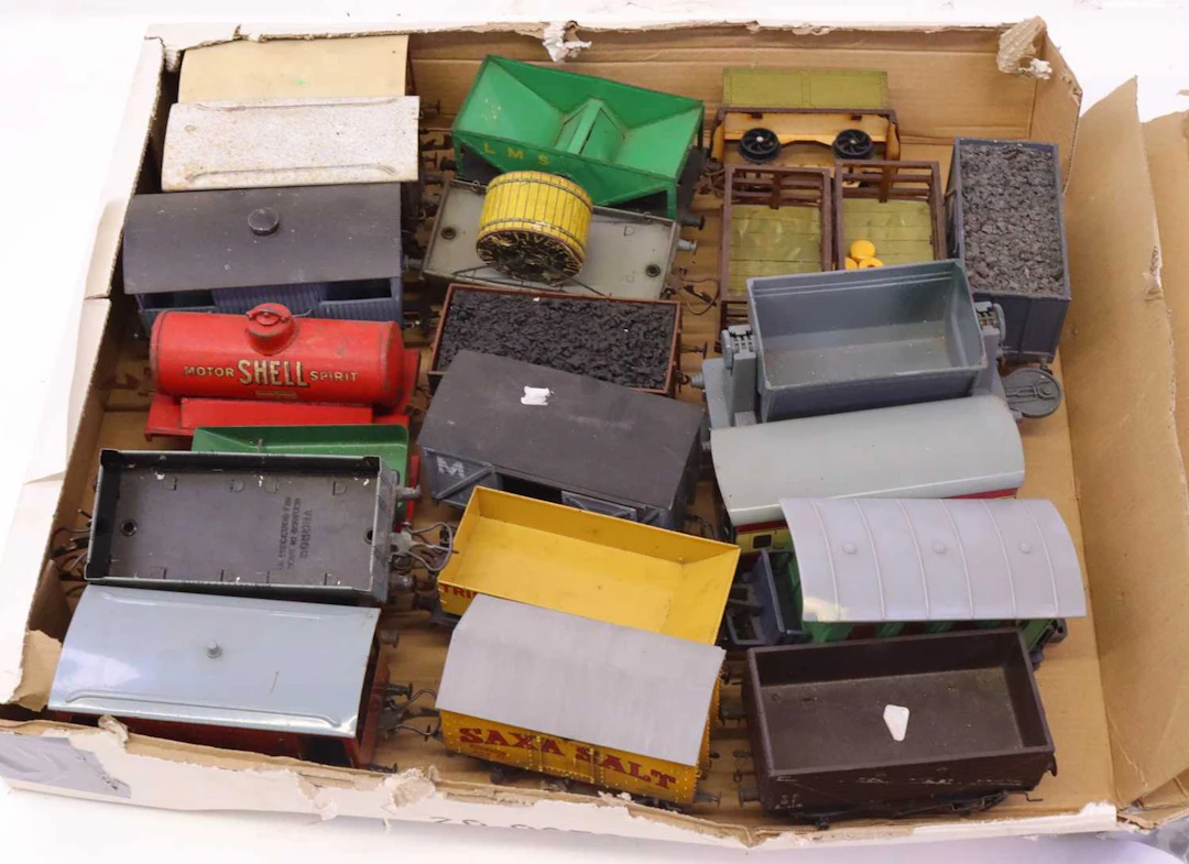 Lot 337 - One tray containing various mostly Hornby 0
