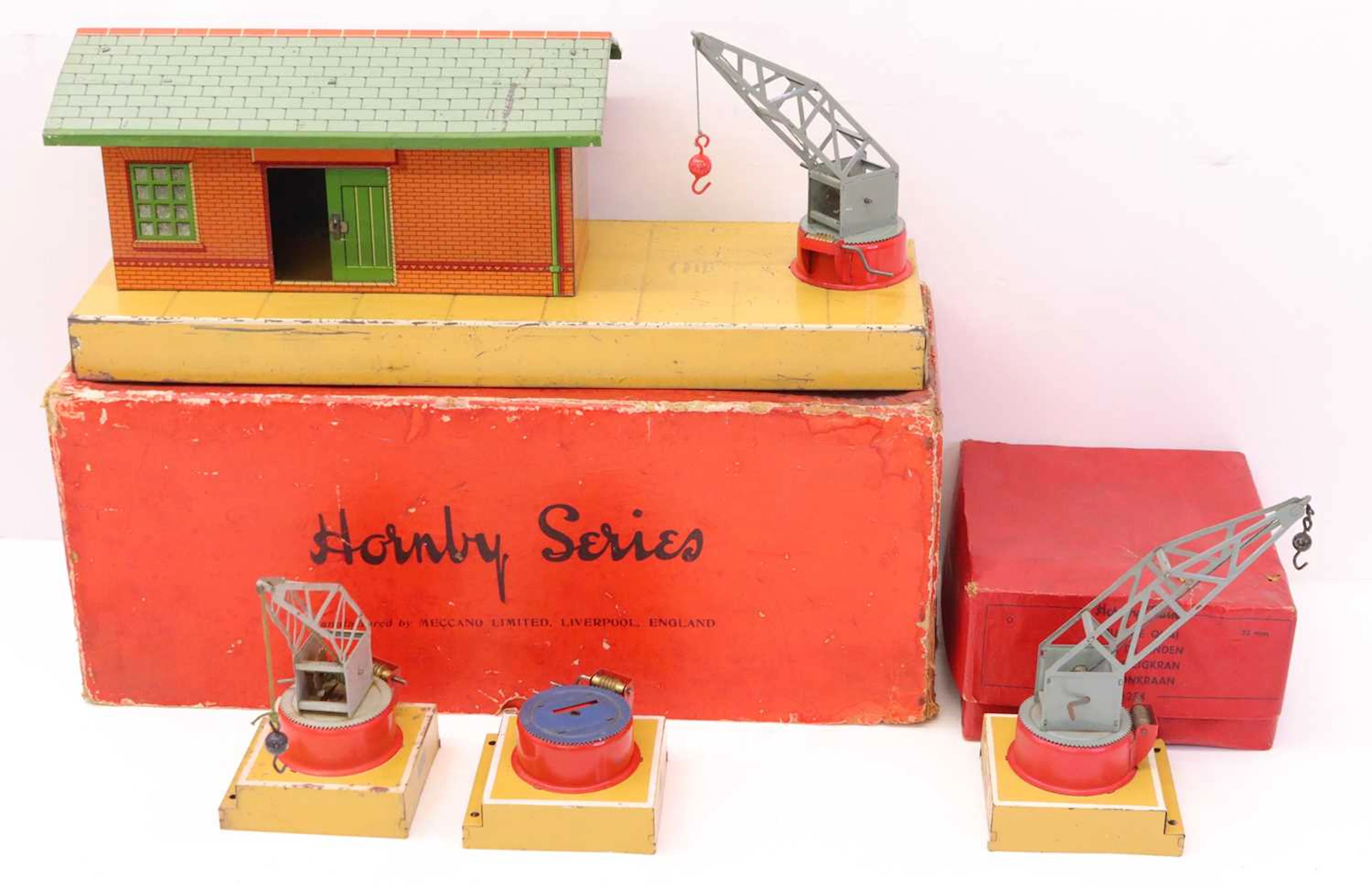 Lot 346 - Hornby 0 gauge boxed goods platform, with
