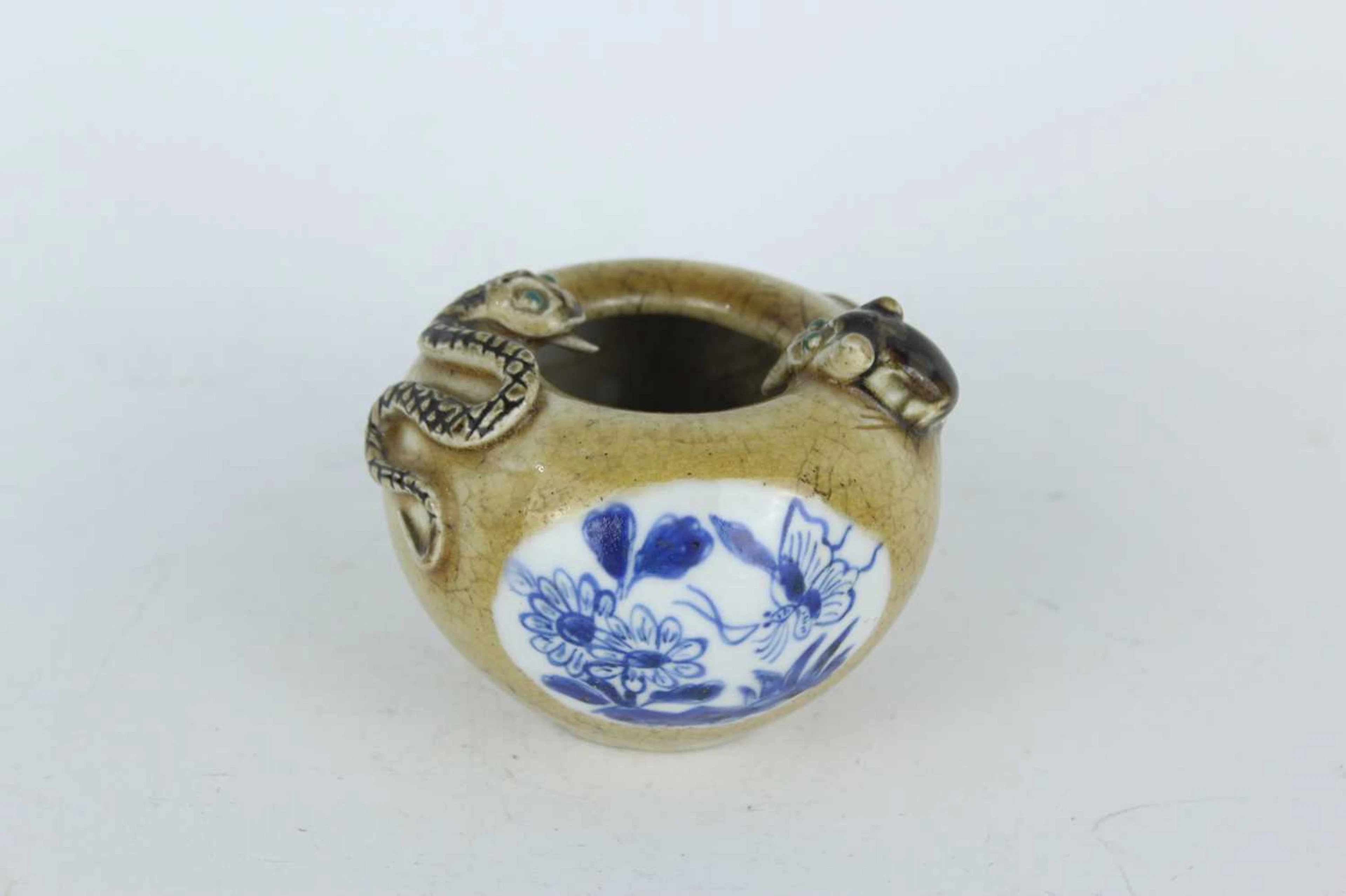 Lot 70 - A Chinese blue and white and crackle-glazed