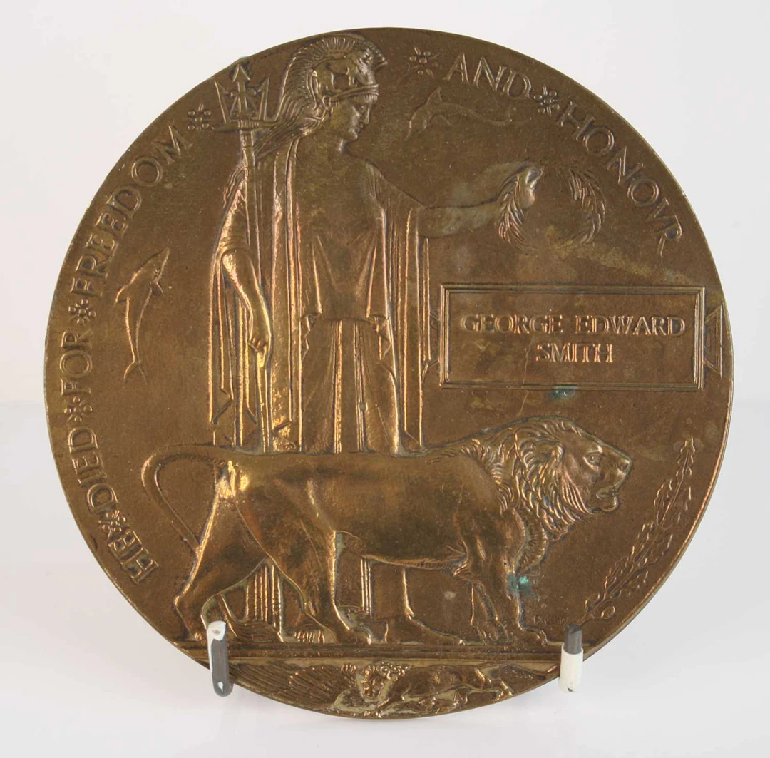 Lot 1048 - A WW I bronze memorial plaque, naming