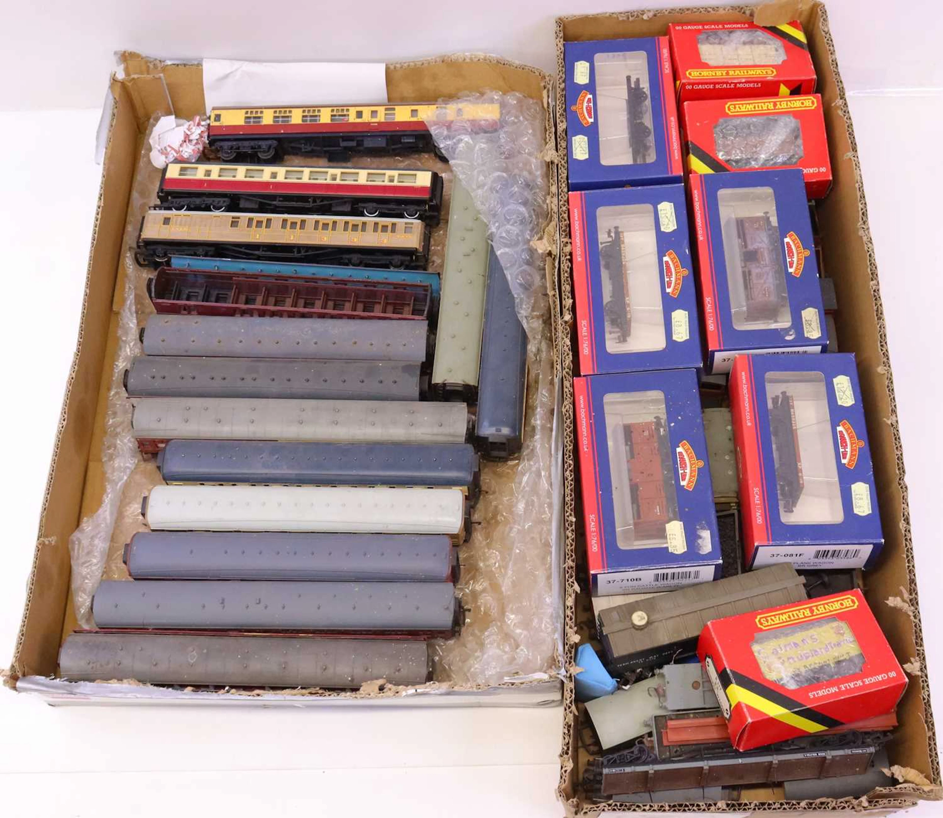 Lot 340 - Two trays containing various 00 gauge wagons