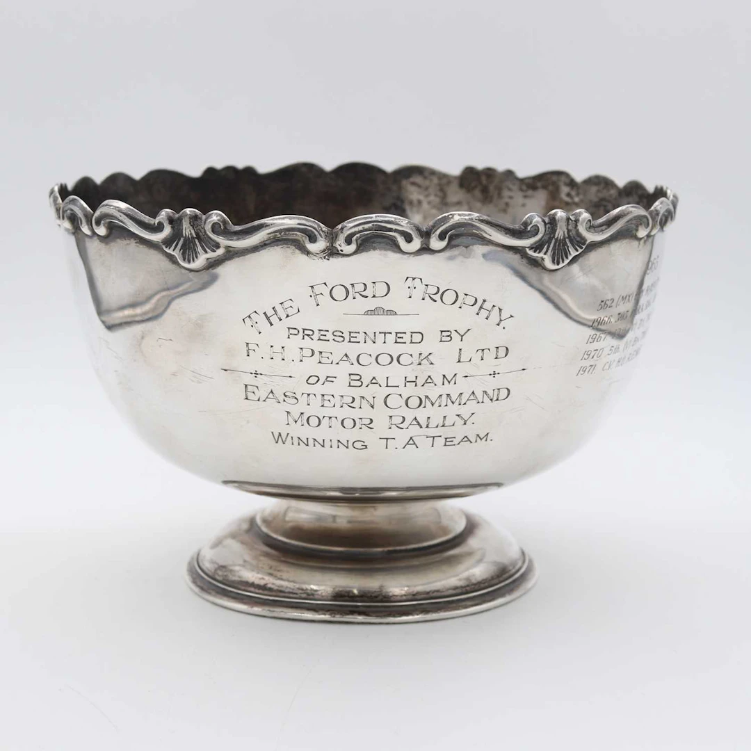 Lot 1009 - A George V silver trophy cup, of low
