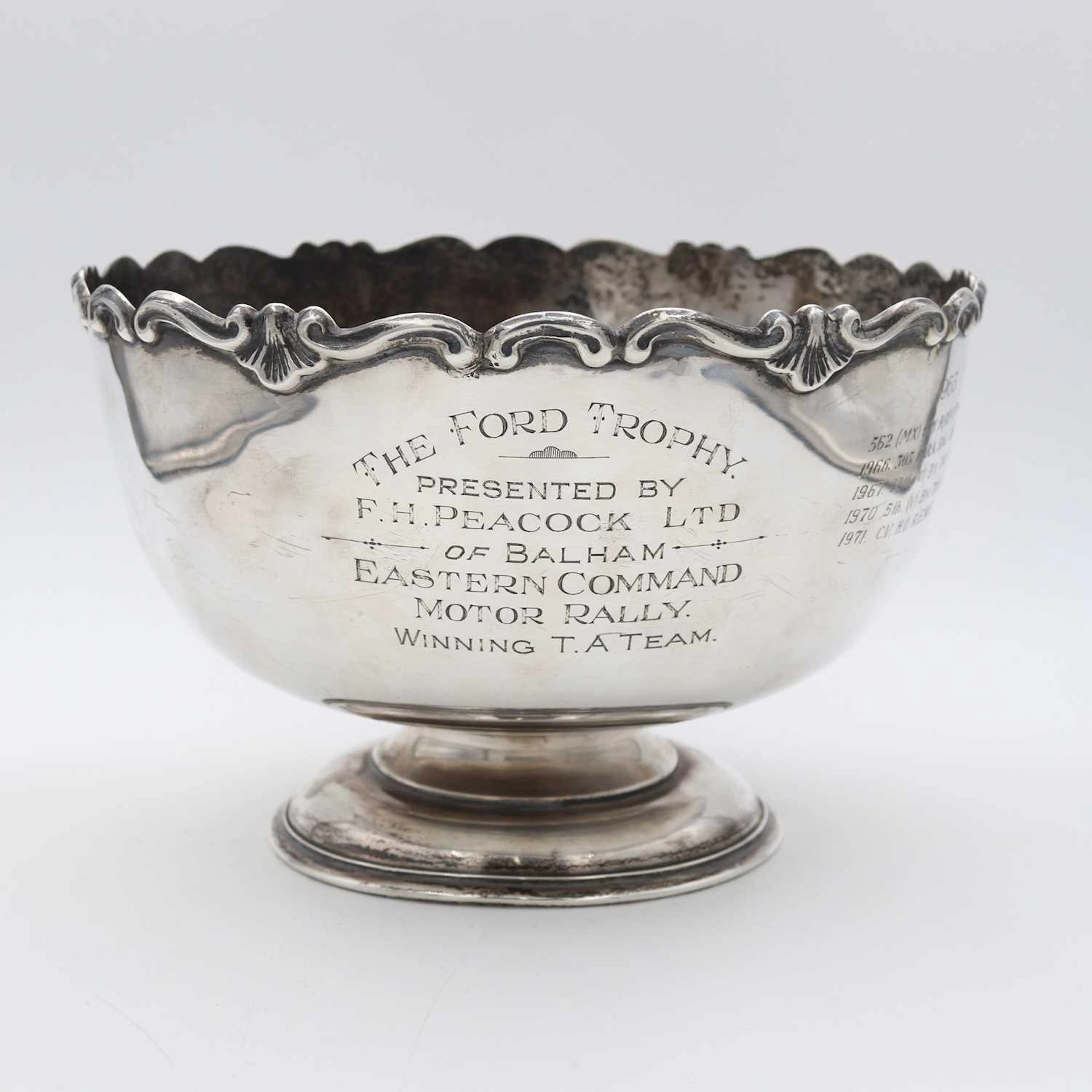 Lot 1009 - A George V silver trophy cup, of low