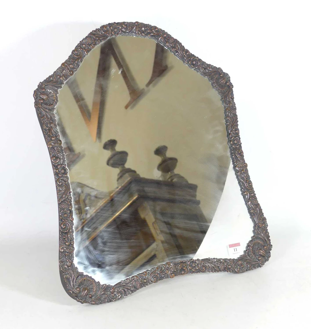 Lot 11 - An early 20th century easel dressing table