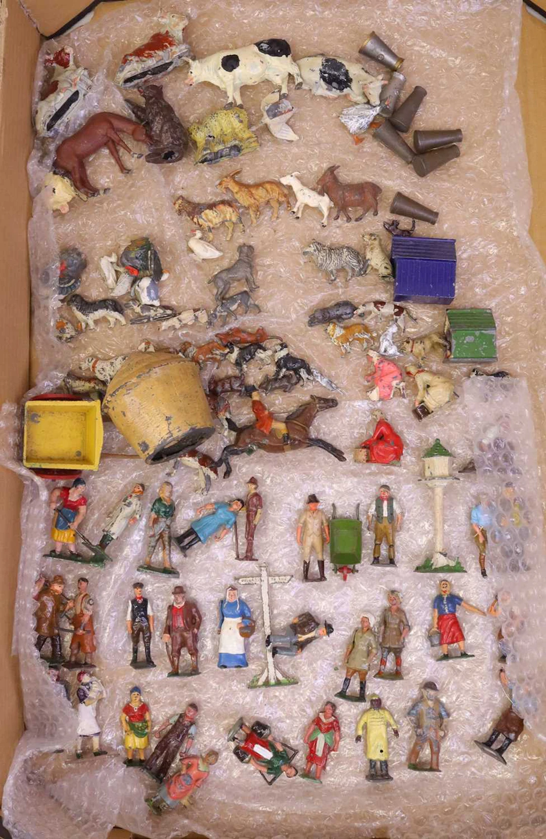 Lot 409 - Tray containing loose playworn, lead-painted