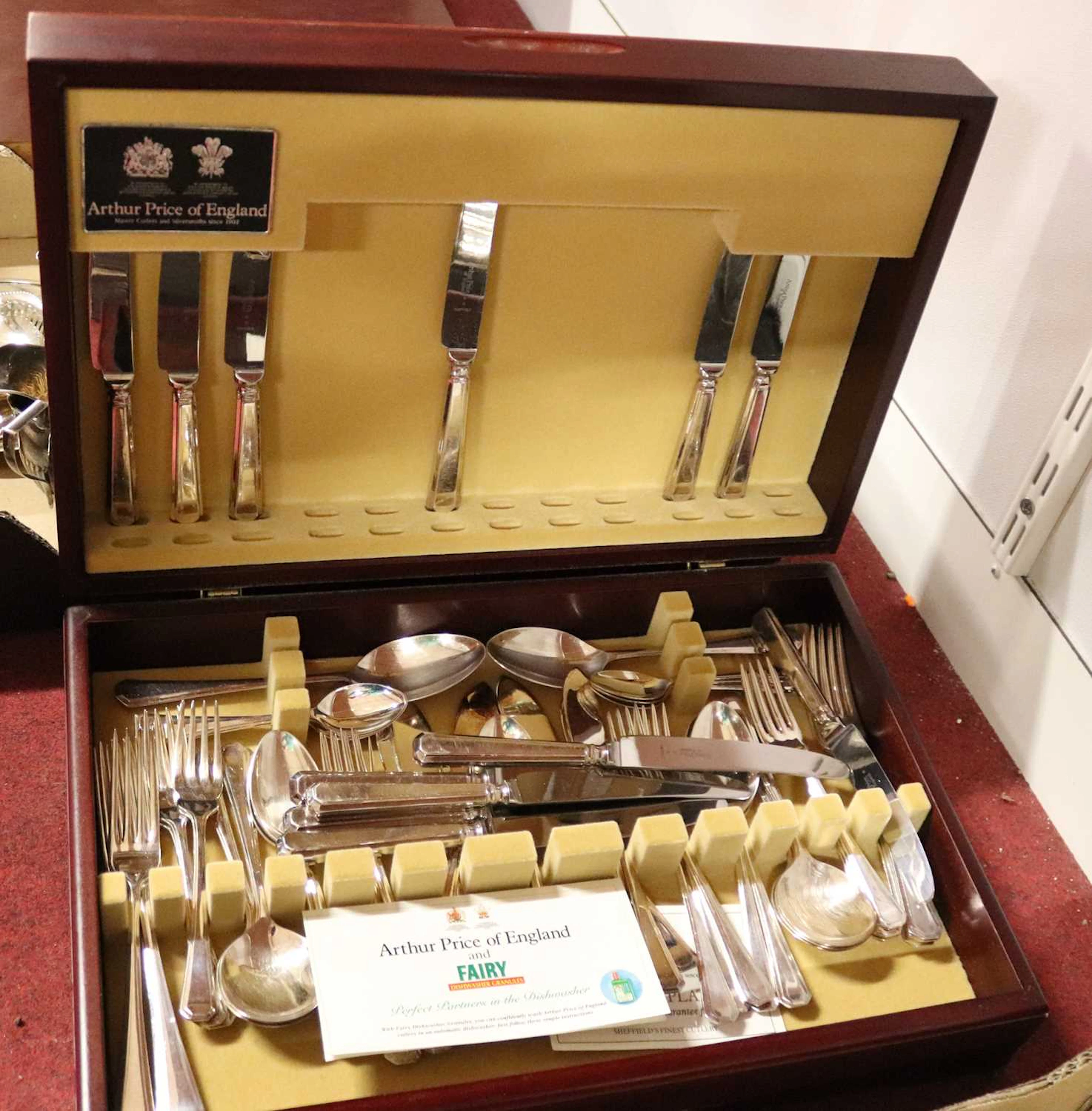 Lot 268 - An Arthur Price silver plated part suite of