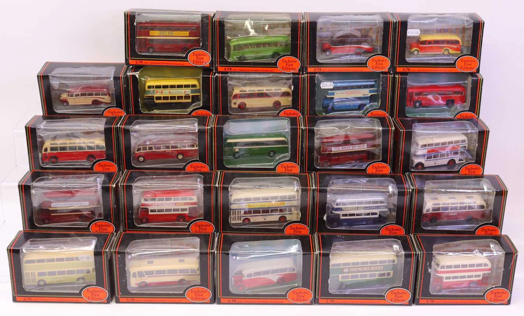 Lot 271 - 24 boxed EFE 1/76th scale public transport
