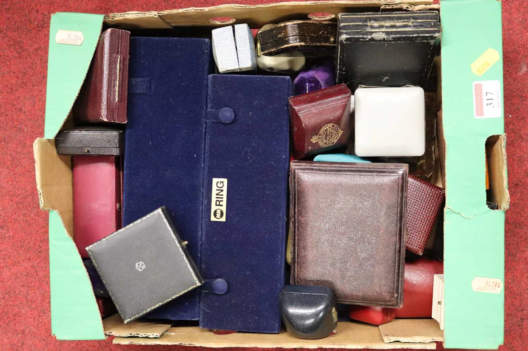 Lot 317 - A collection of jewellery boxes, early 20th