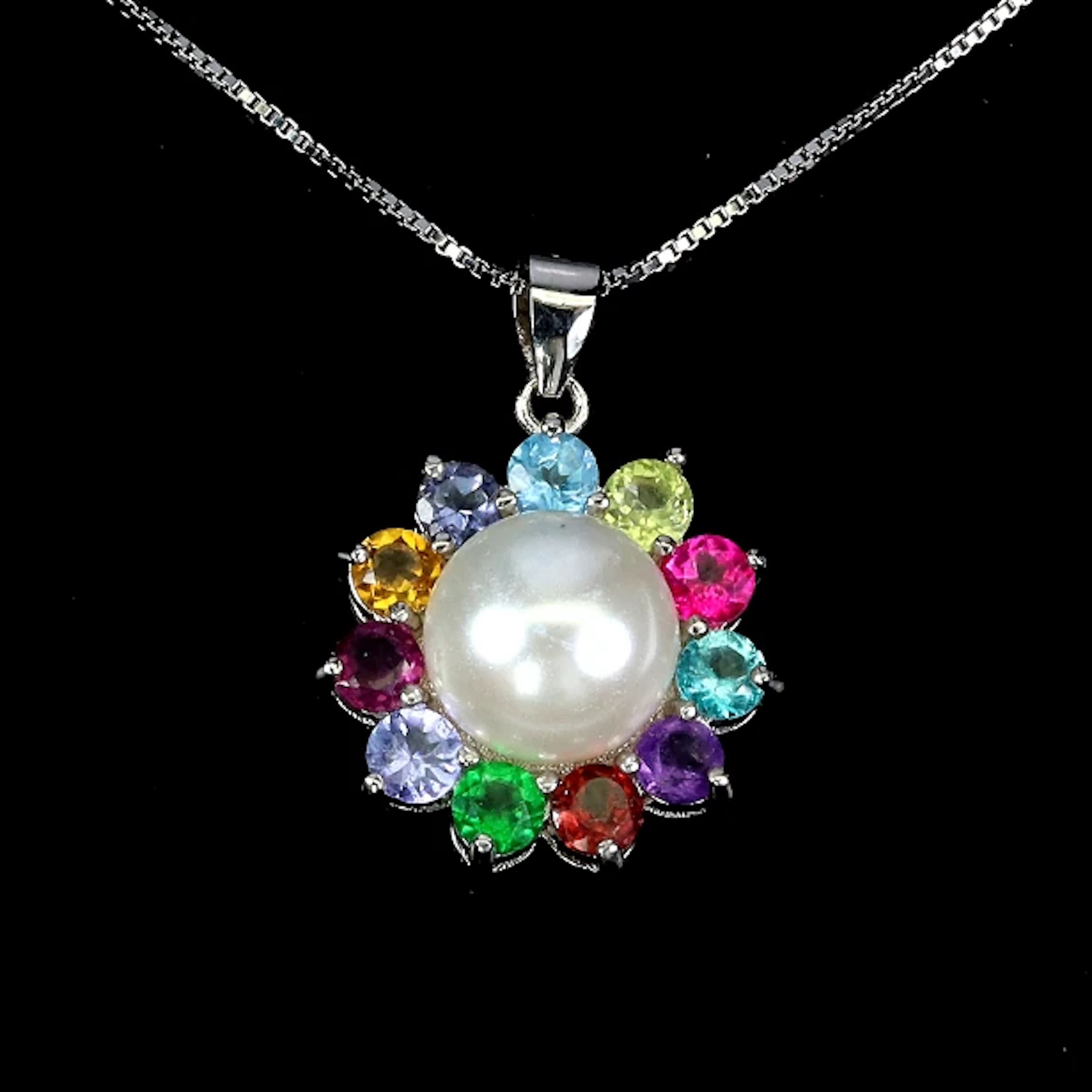 Pendant in rhodium-plated Sterling silver, adorned with white pearls