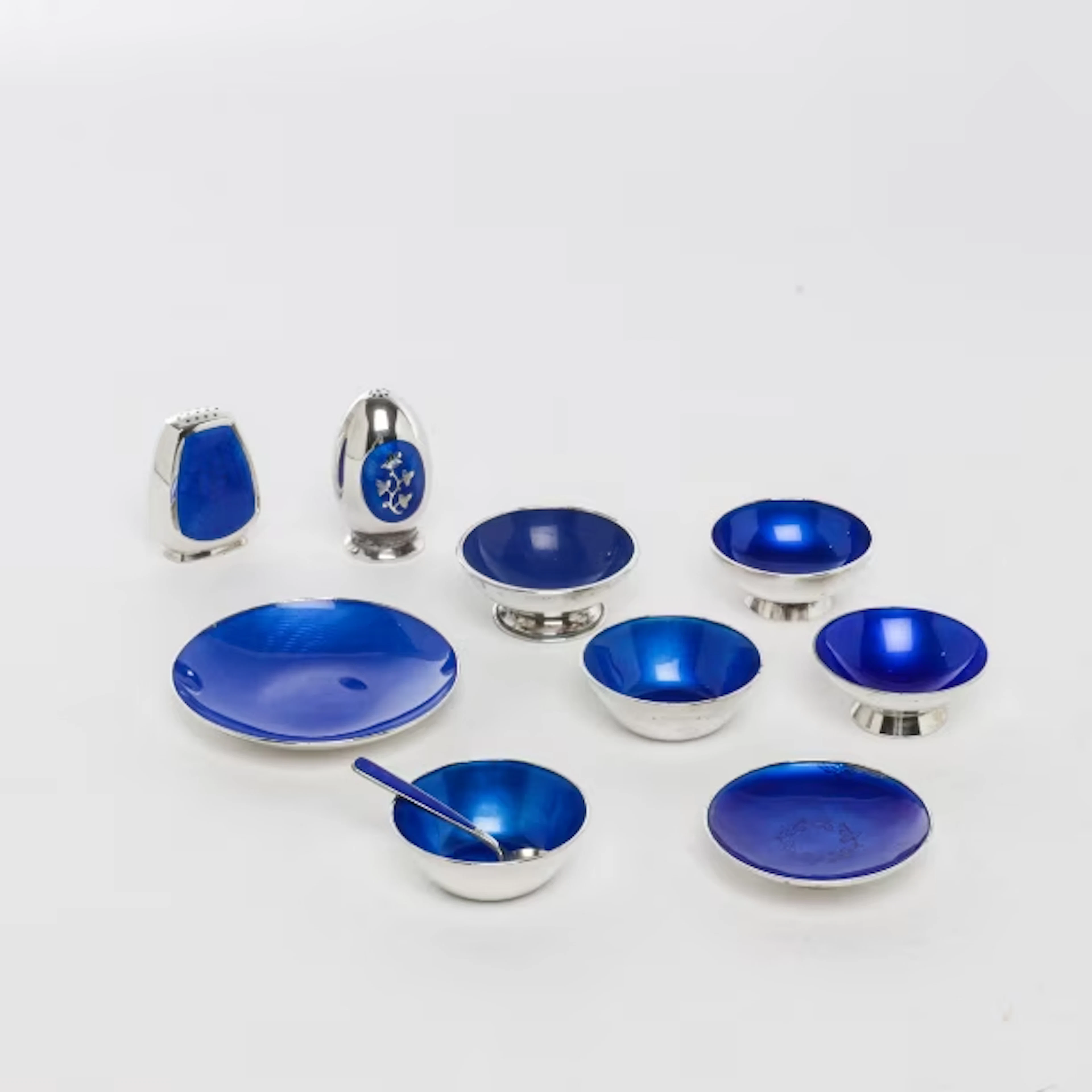 A. Michelsen, David Andersen mlf. Collection of salt shakers etc.