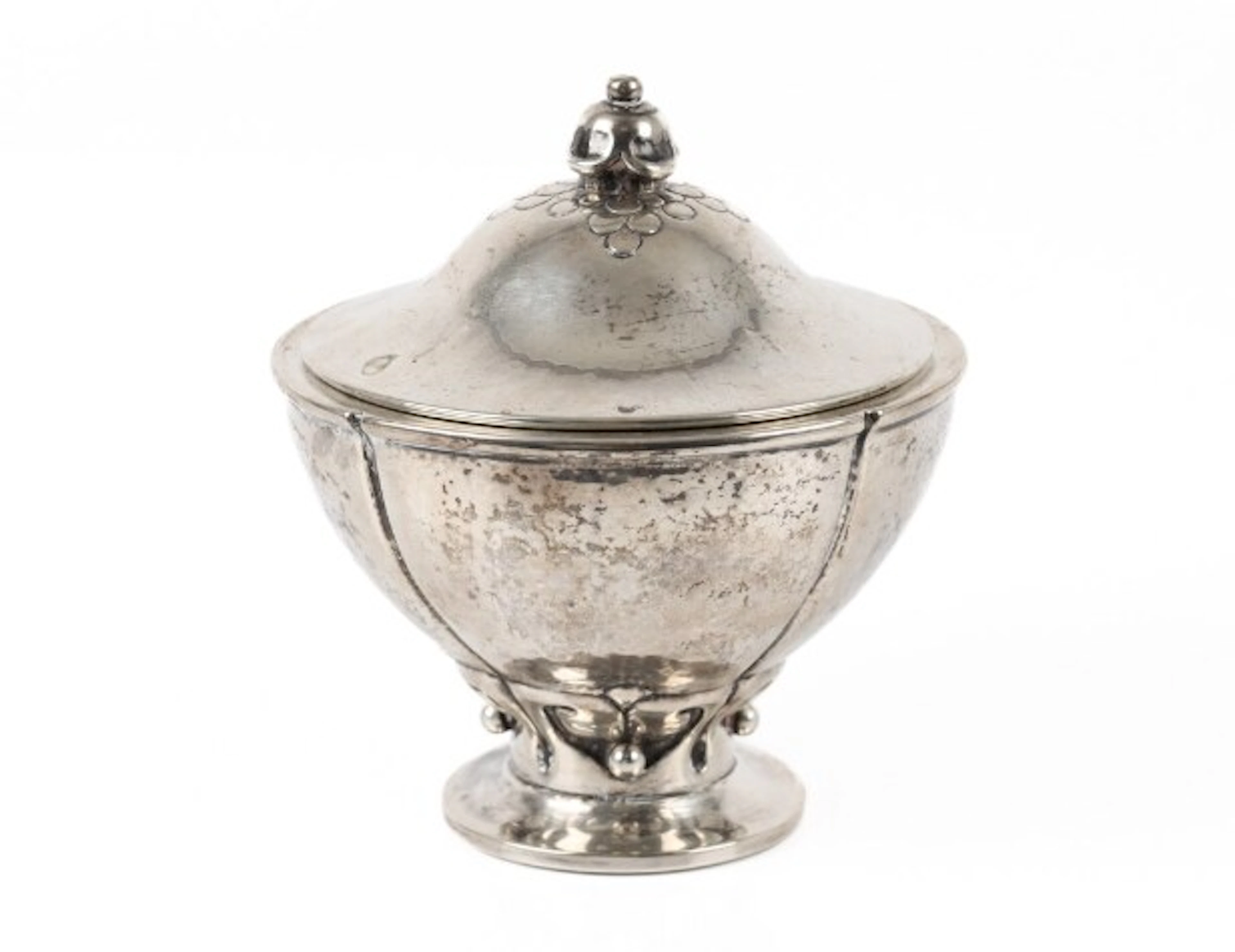 Hertz Ballin: Skönvirke bonbonnière made of hammered silver