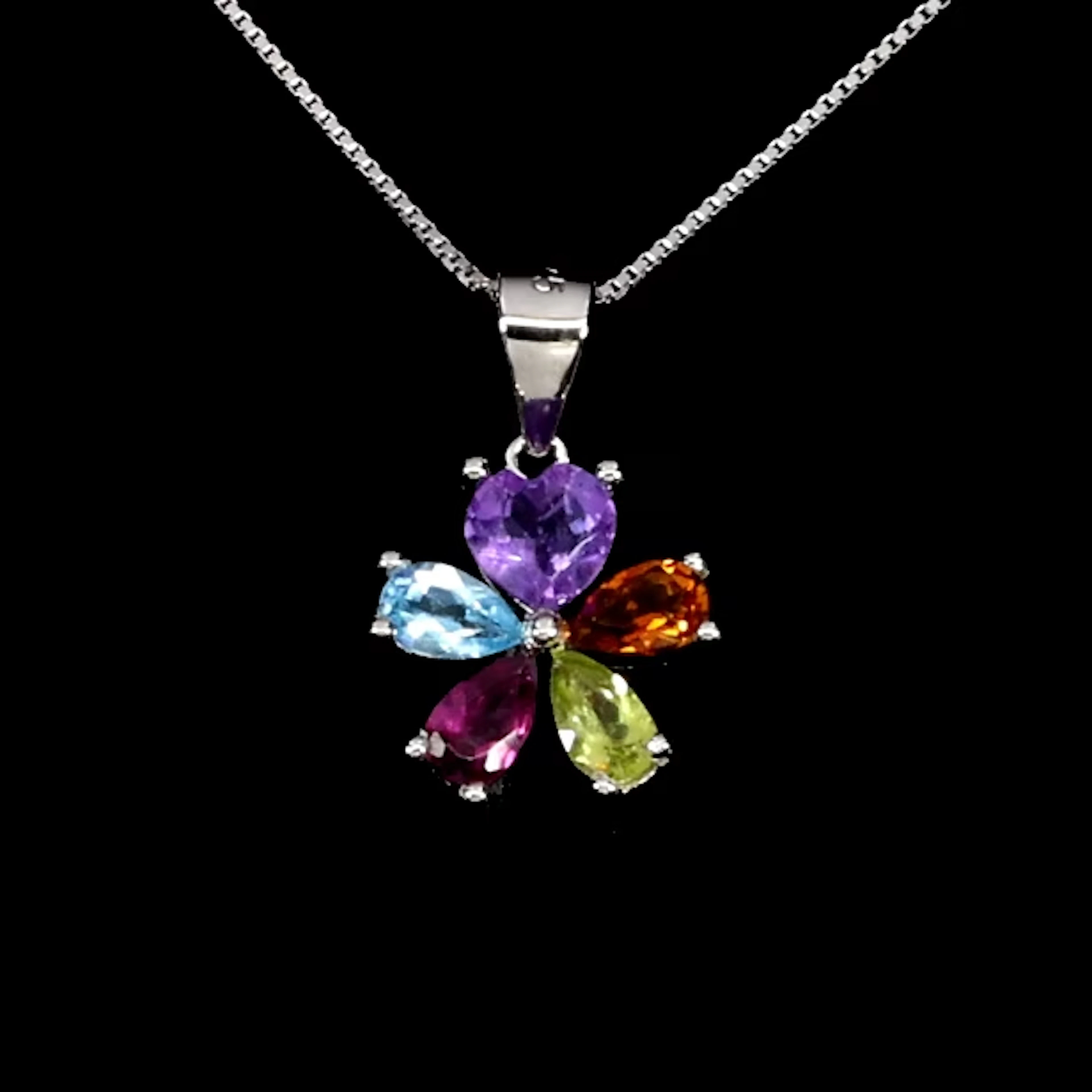 Pendant in rhodium-plated sterling silver adorned with natural citrines
