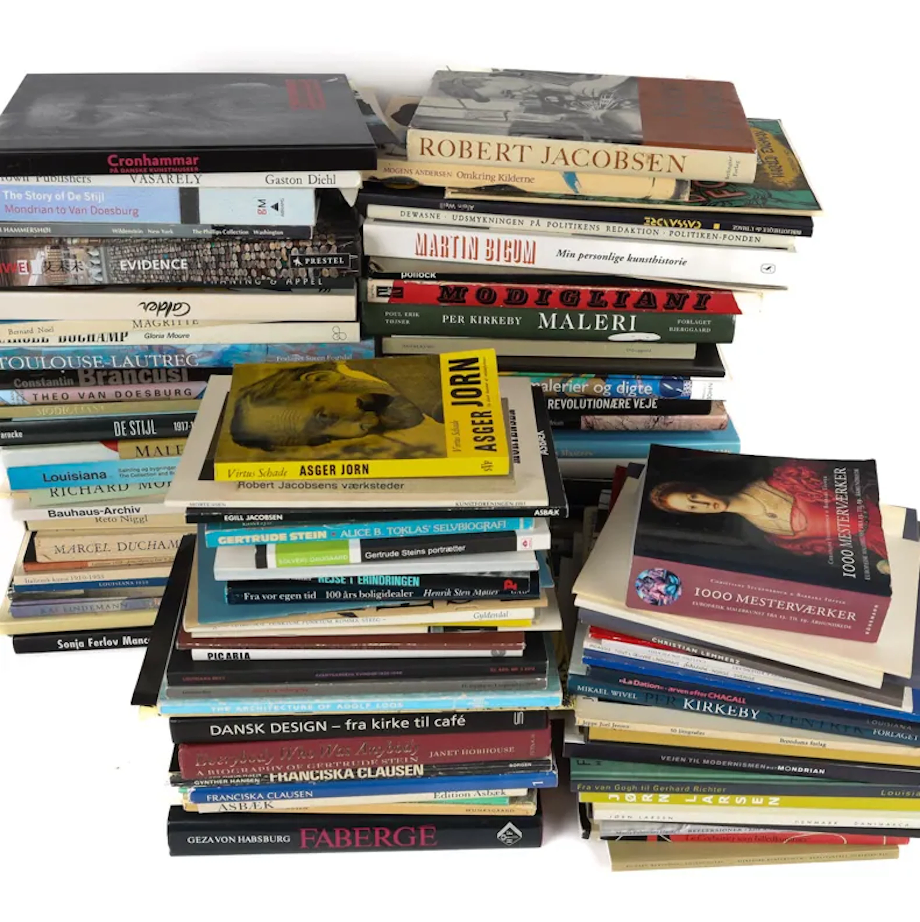 A large collection of art books