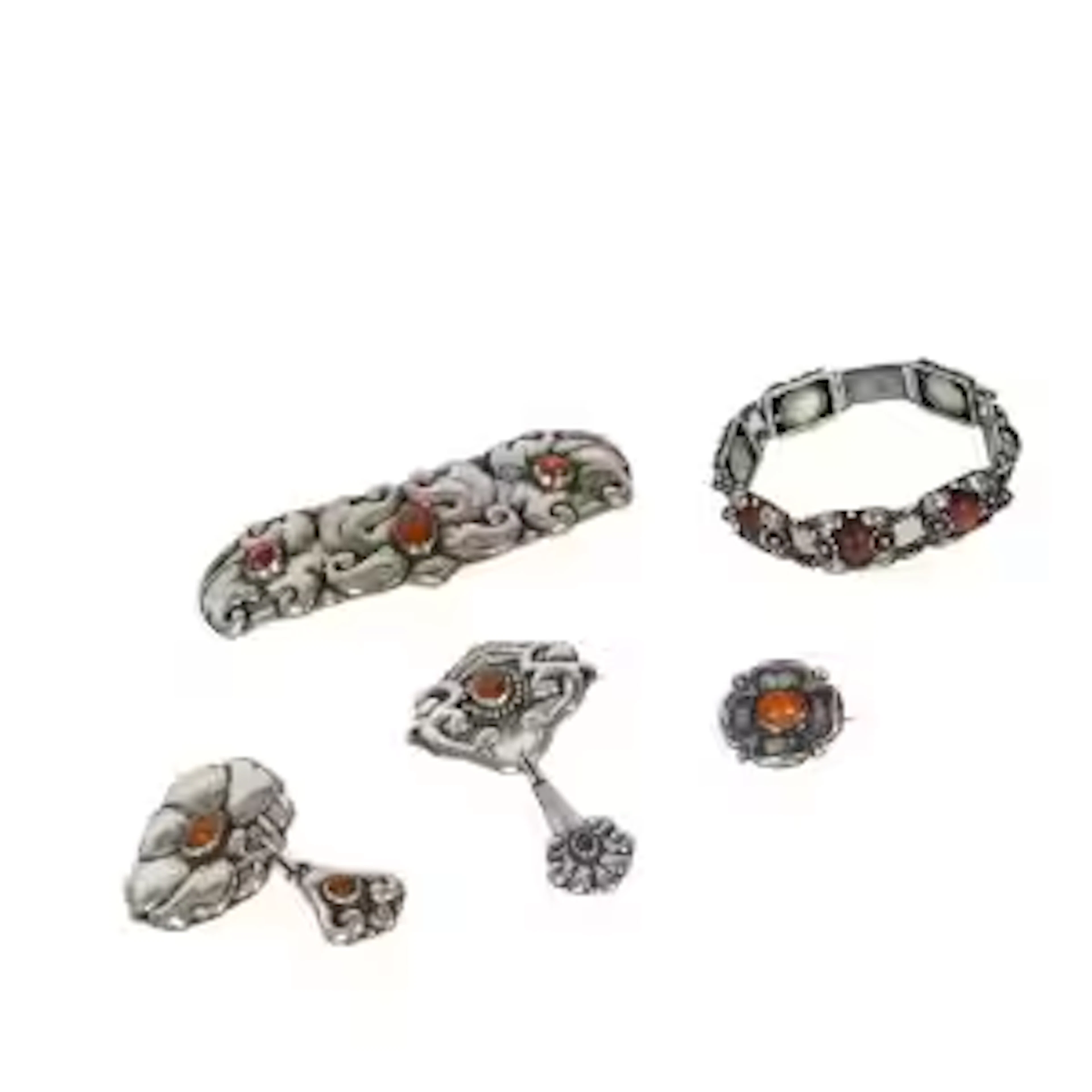 Grann & Laglye a.o.: Art Nouveau silver jewellery each set with amber