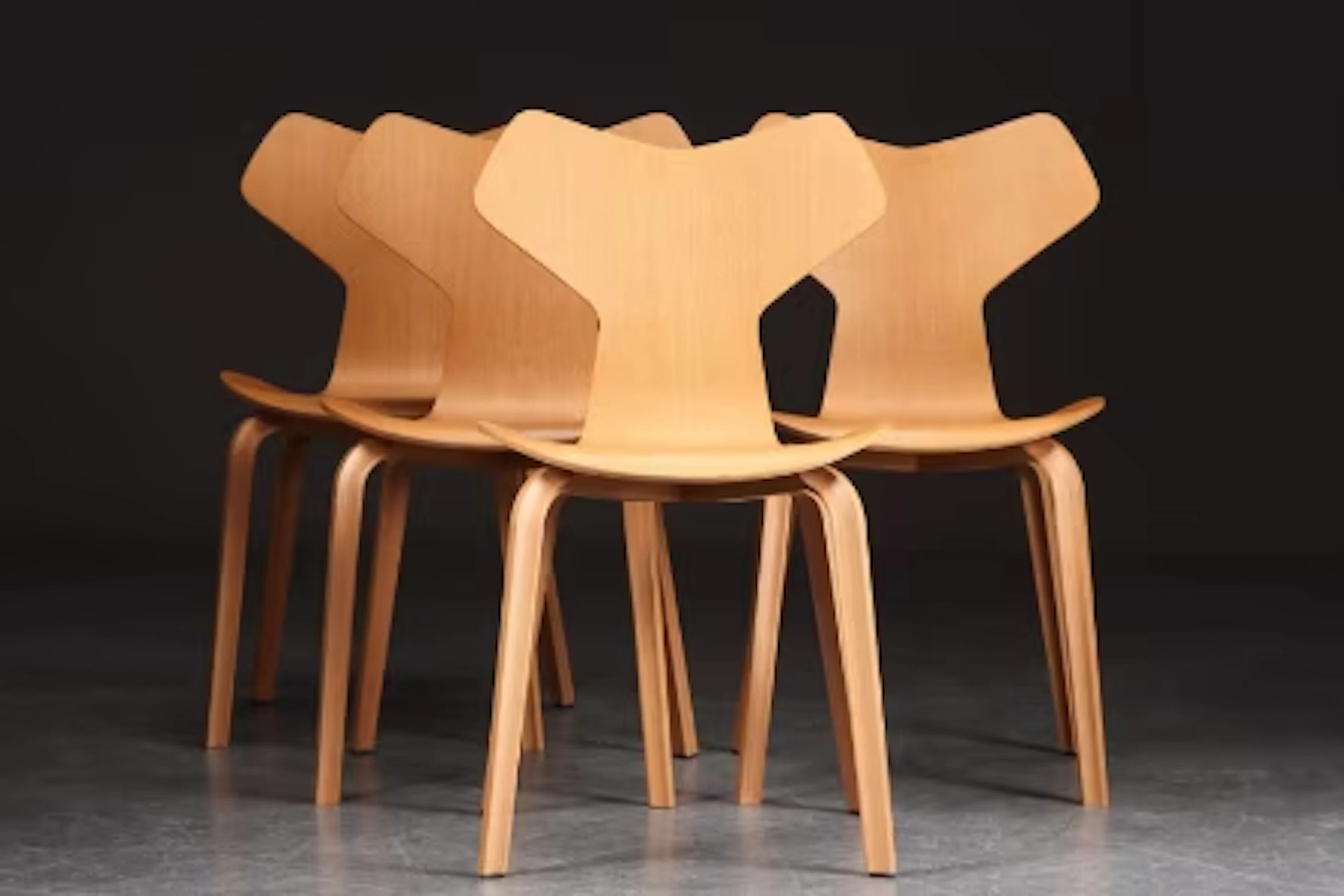 Arne Jacobsen. Four 'Grand Prix' chairs, model 4130 (4)