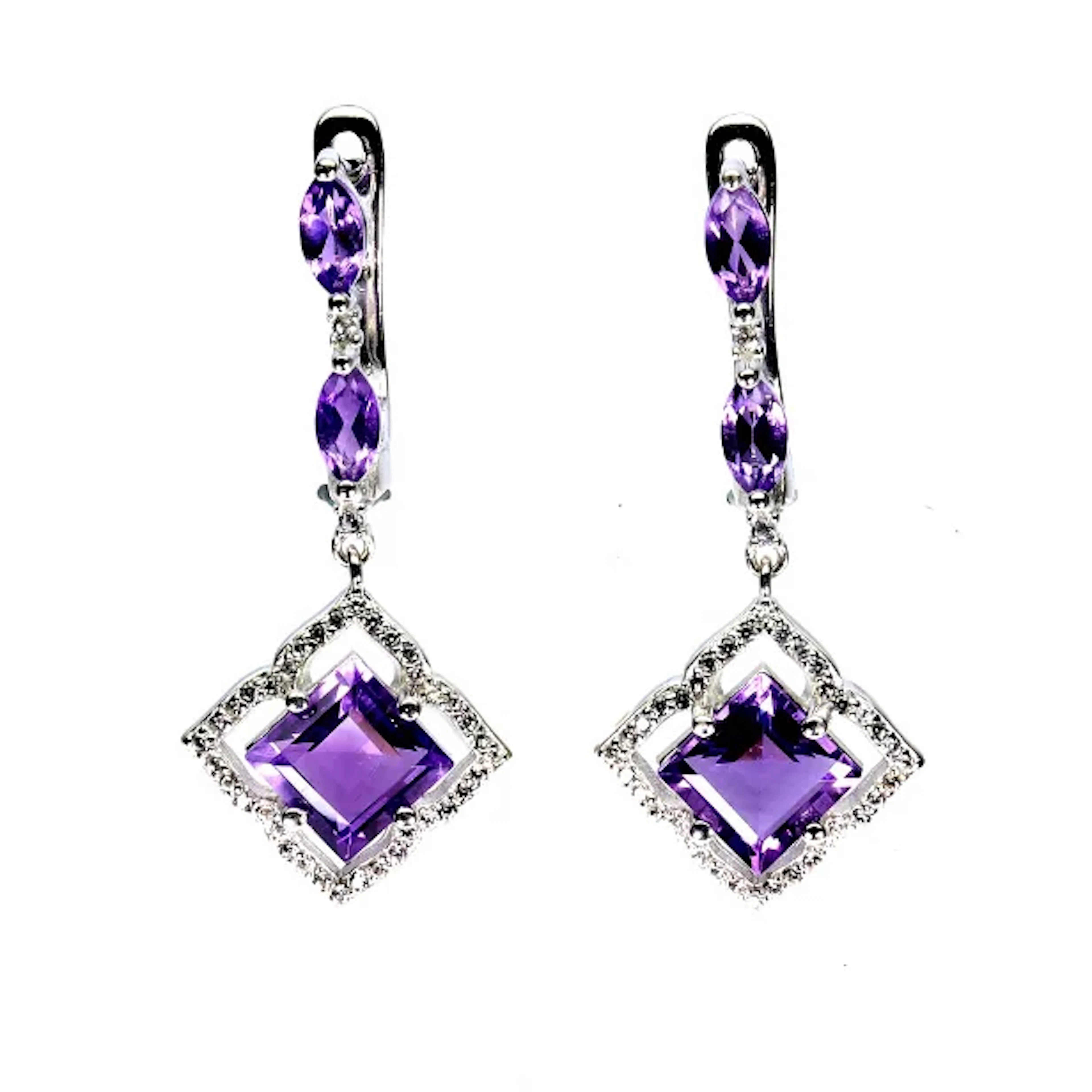 Earrings in rhodium-plated Sterling silver, adorned with two amethysts