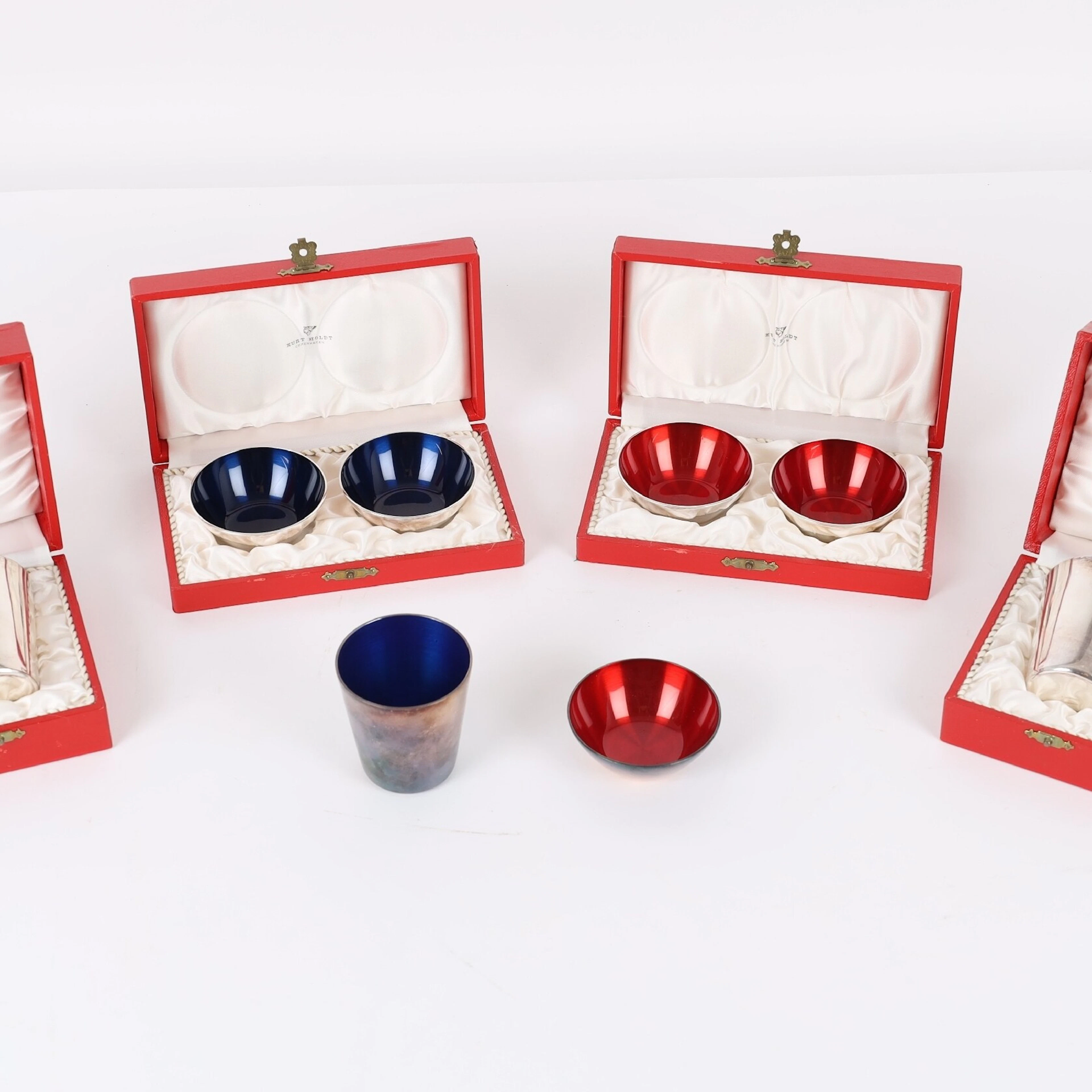 Einar Dragsted: Five salt cellars and three cups of enameled silver (8)