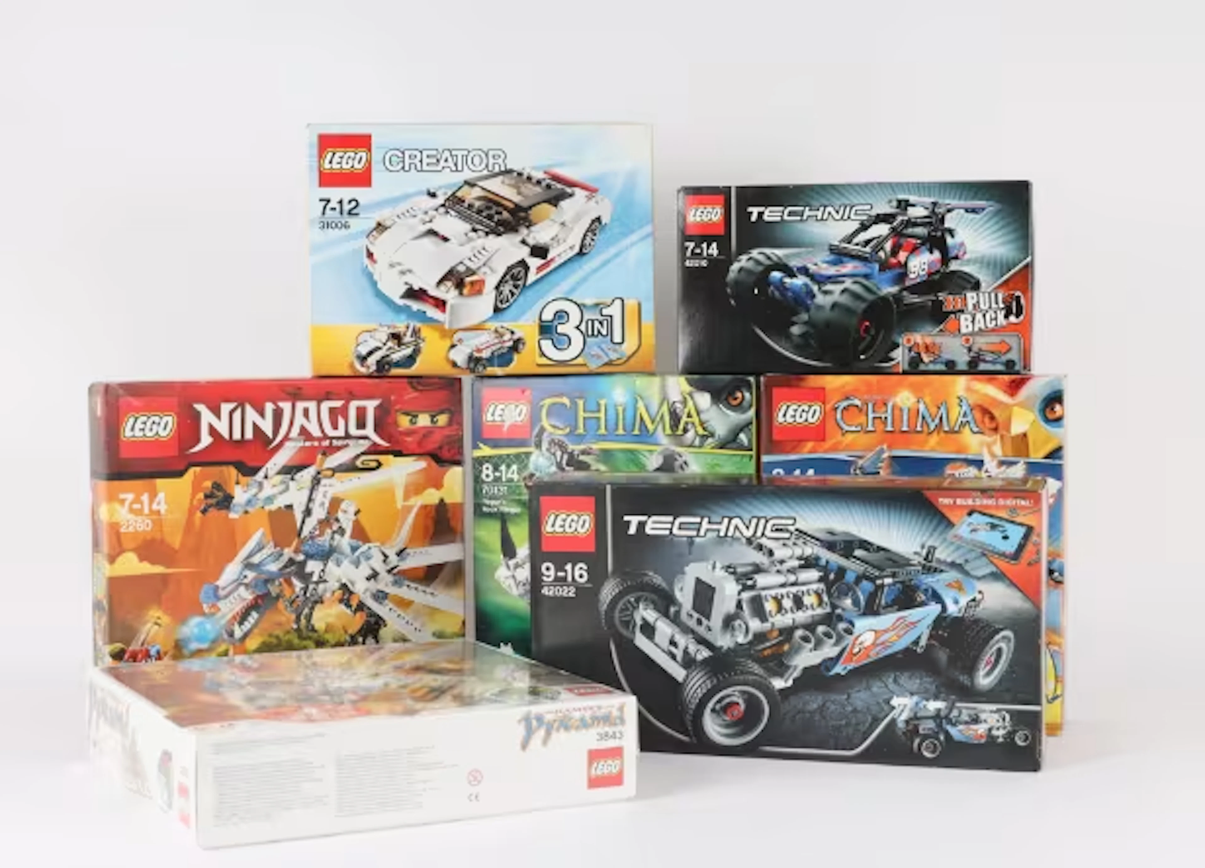 A collection of unopened Lego Chima, Ninjago etc. boxes (7)