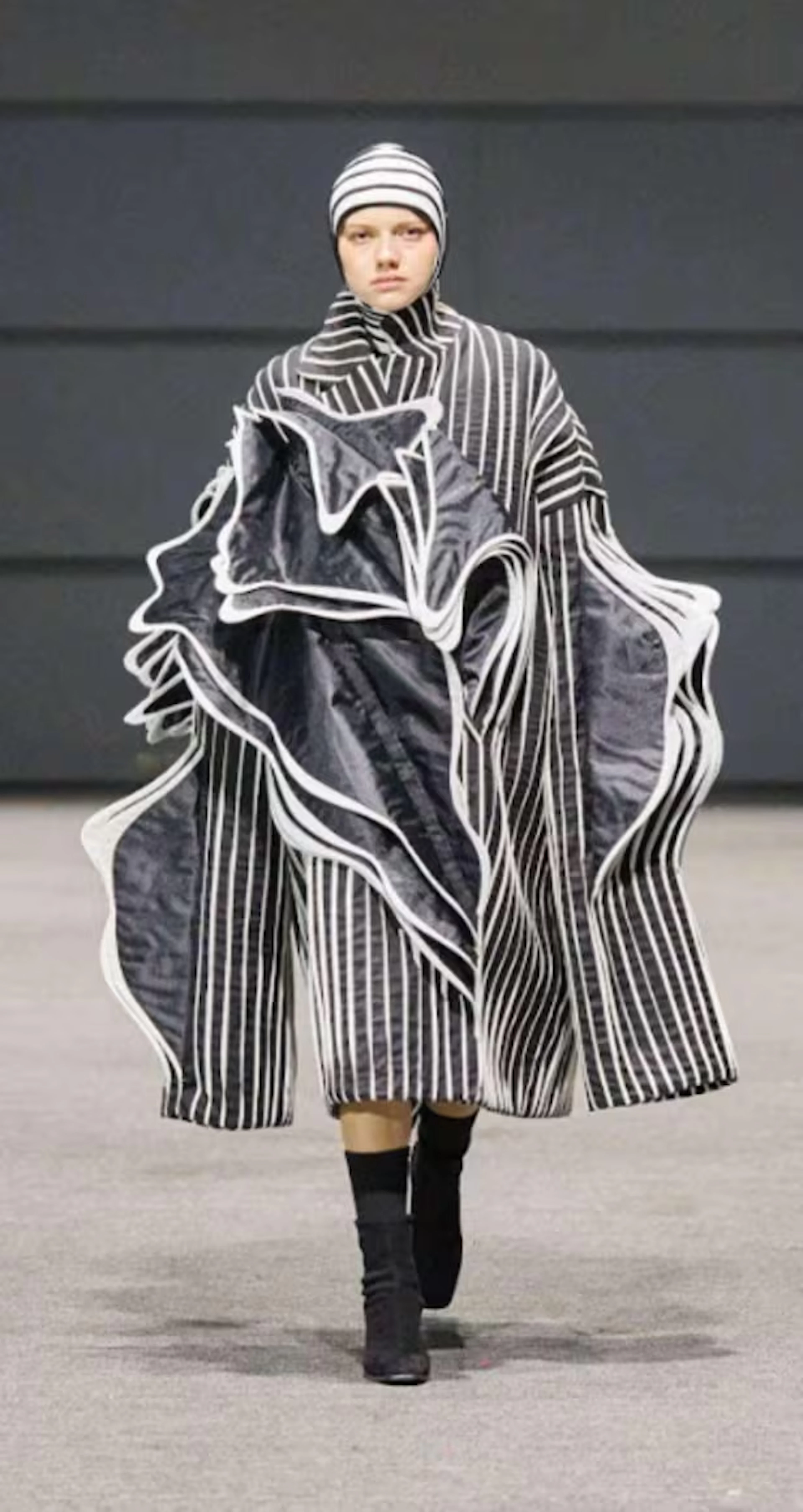 Helena Wervick. Unique sculptural dress, size 34-25-34.