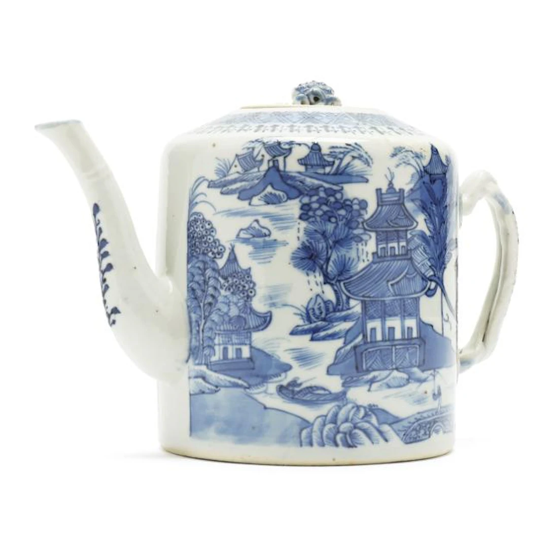 A Chinese Export Porcelain Blue and White Teapot
