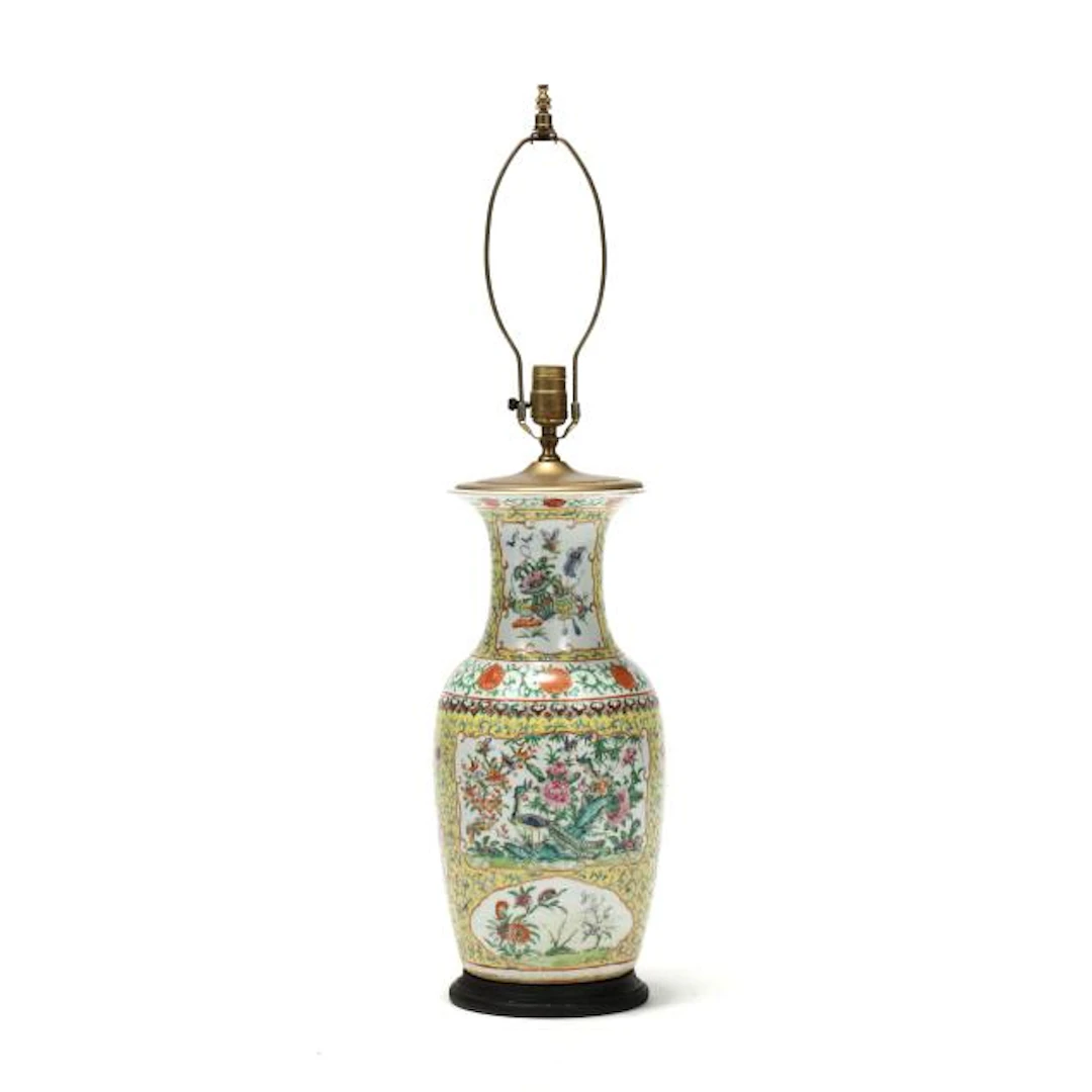 A Chinese Export Porcelain Table Lamp