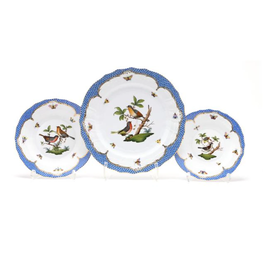 A Group of (16) Herend Rothschild Bird Blue Border Scalloped Rim Plates