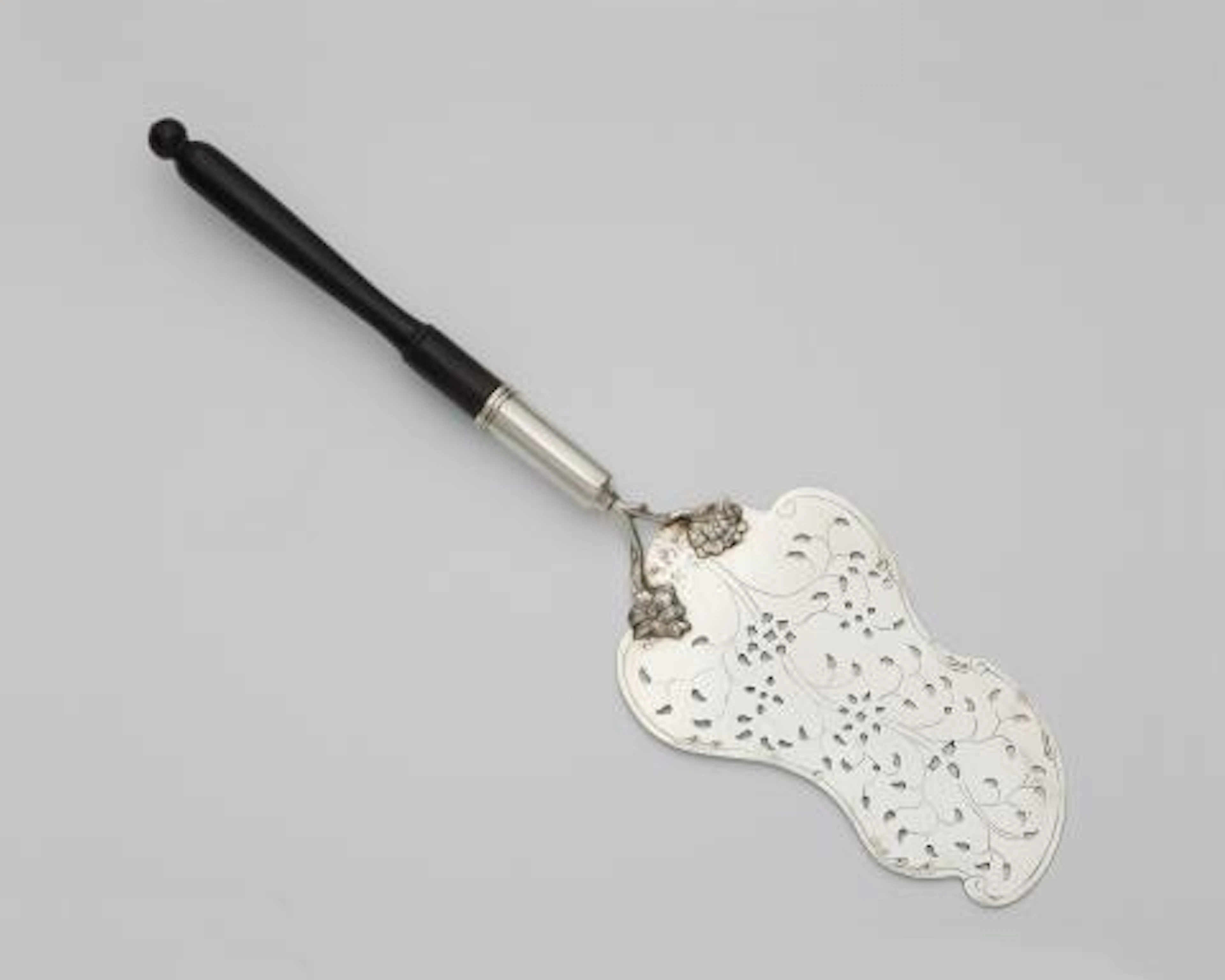A Brunswick Rococo silver serving piece