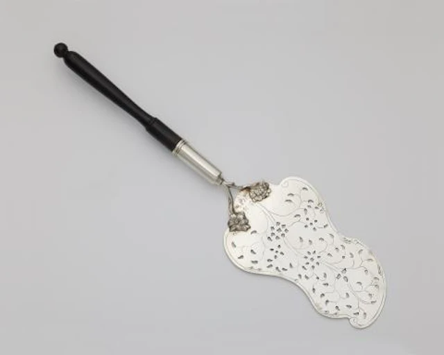 A Brunswick Rococo silver serving piece