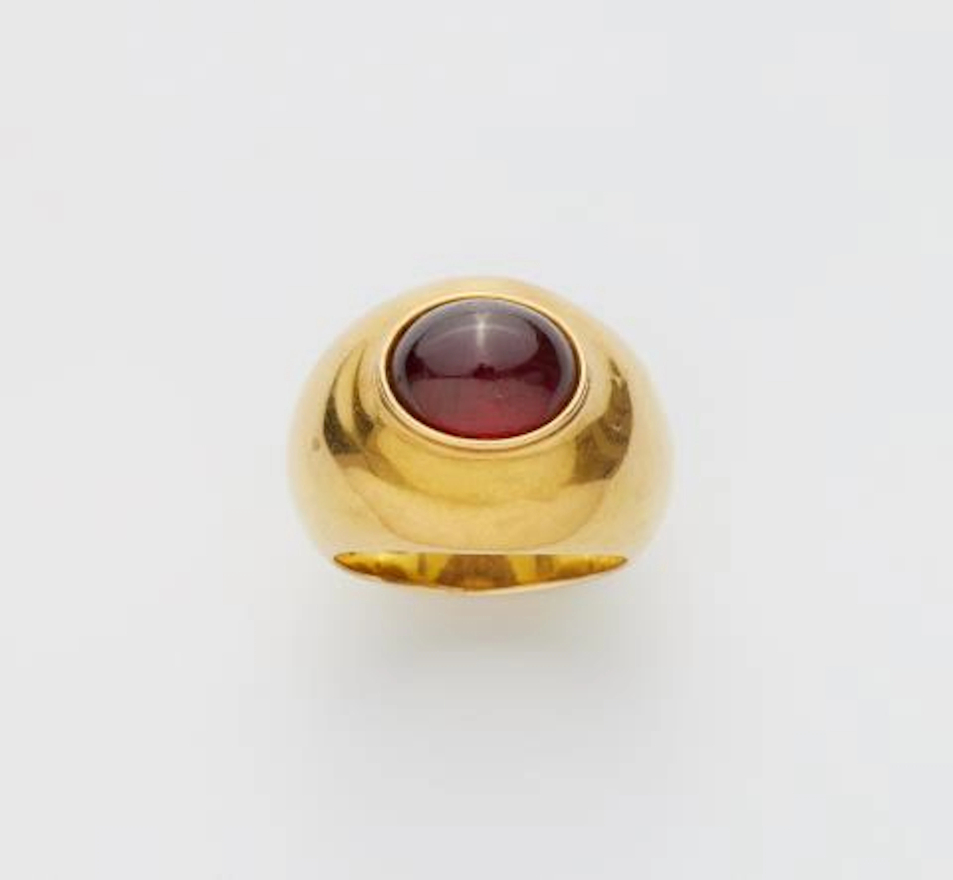 A German 18k gold and garnet cabochon ring with a romantic inscription