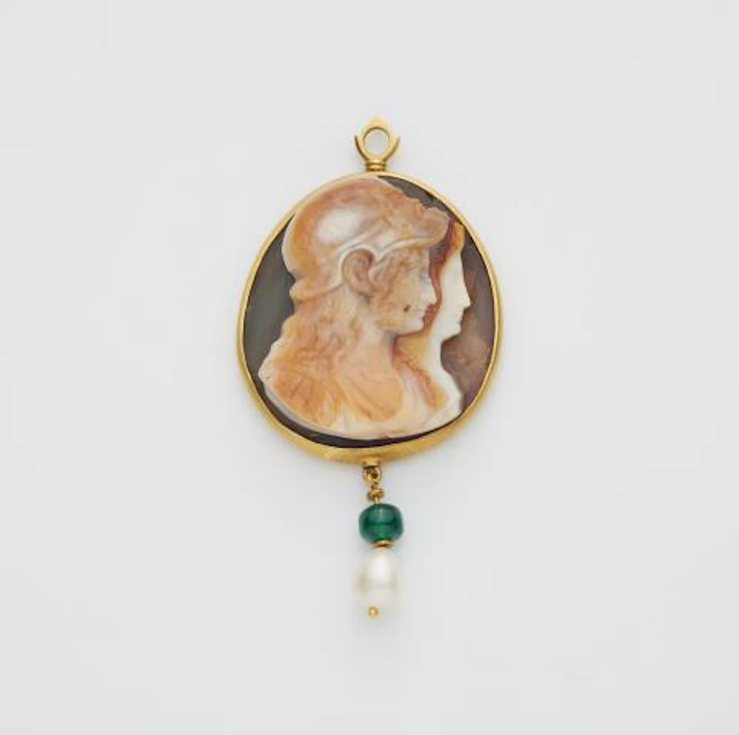 An Italian 18k gold and Sardonyx cameo pendant depicting a double portrait.