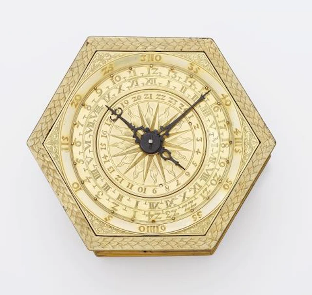 A hexagonal table clock by Marten Sprenger