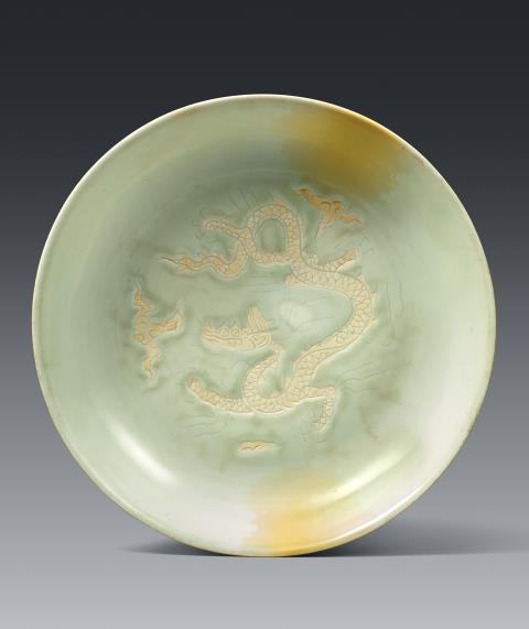 An imperial dragon dish. Zhengde mark and of the period (1506-1521)