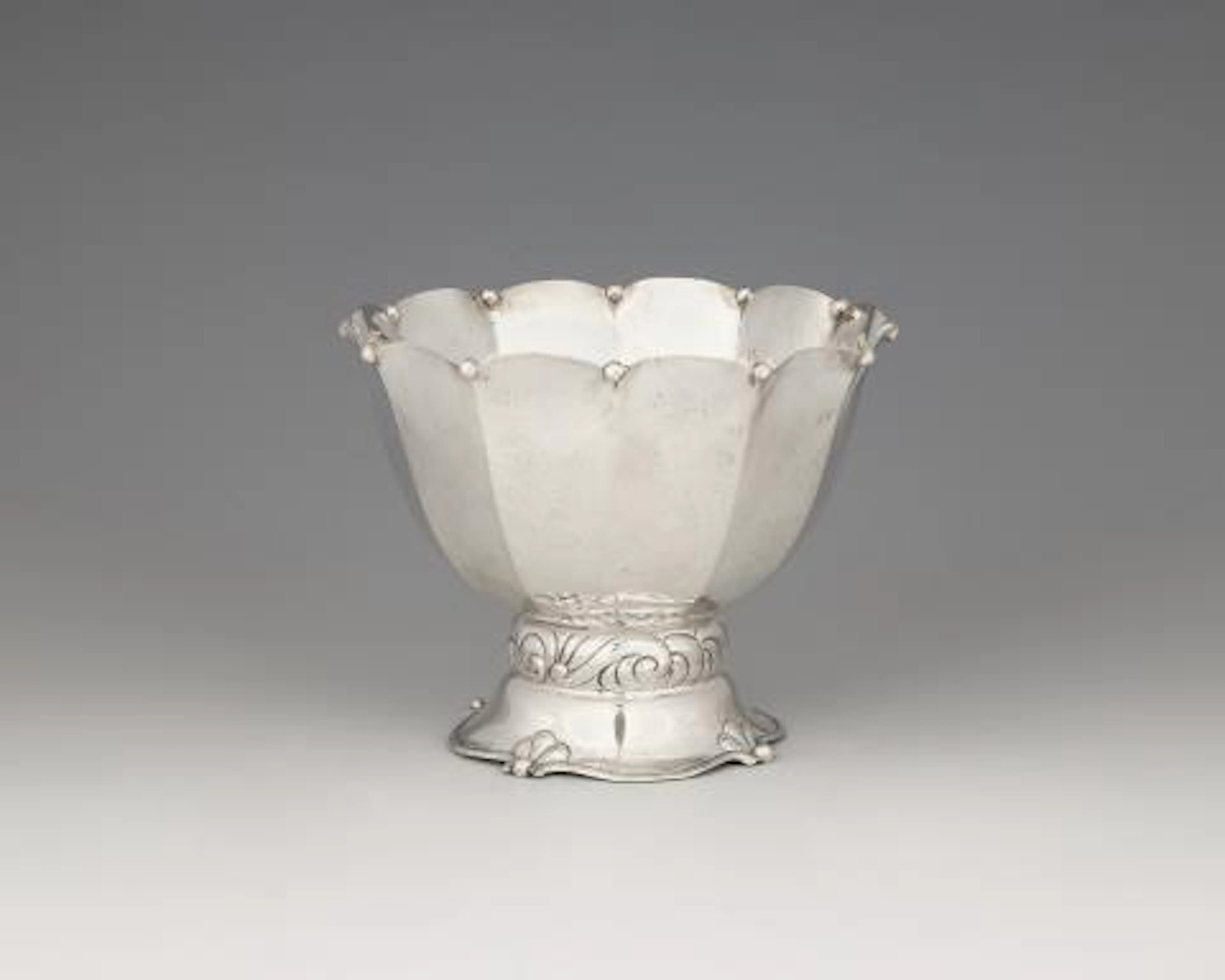 An Art Deo silver stembowl