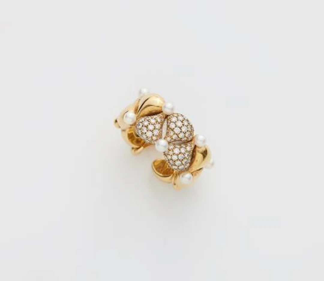 An 18k yellow gold diamond and pearl "Pushkin" flexible band ring.