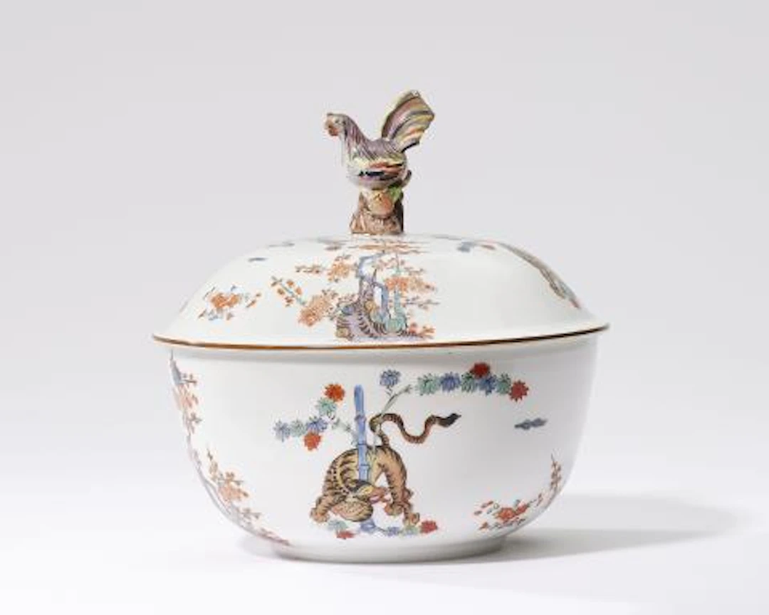 A Meissen porcelain bowl and cover from a service with "Yellow Lion" decor