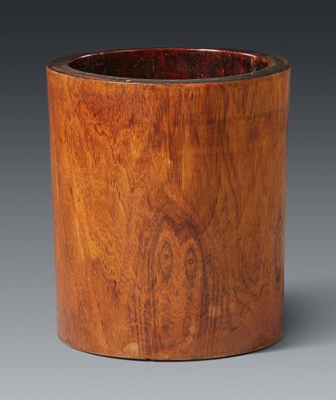 A rosewood brush pot (bitong). Qing dynasty (1644-1911)