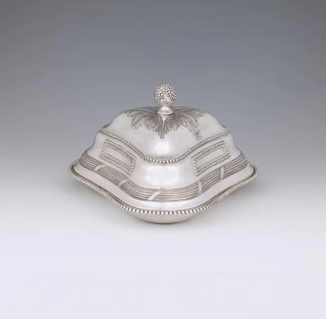 A Polish triangular dish with a warming cloche