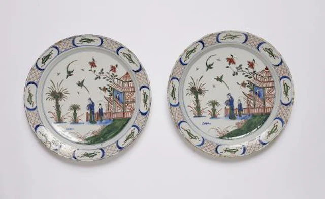 Two Dutch Delft faience dishes with Chinoiserie garden scenes