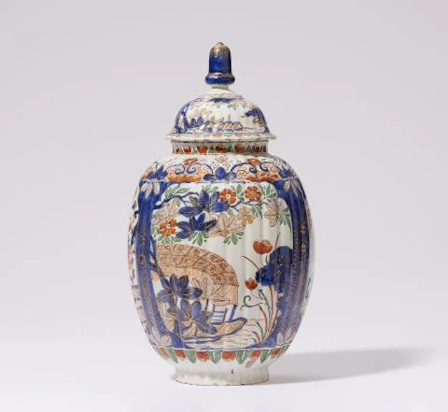 A Delft doré faience vase with Imari decor