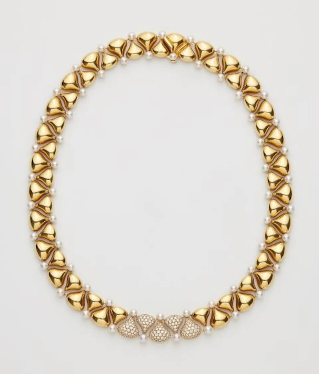An 18k yellow gold diamond pavé and pearl Chopard "Pushkin" necklace.