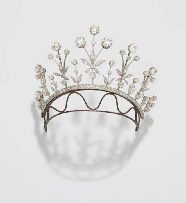 An important 18k white gold and diamond Belle Epoque tiara within