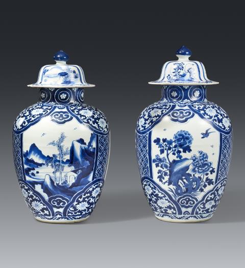 A pair of blue and white covered jars. Kangxi period (1662-1722)