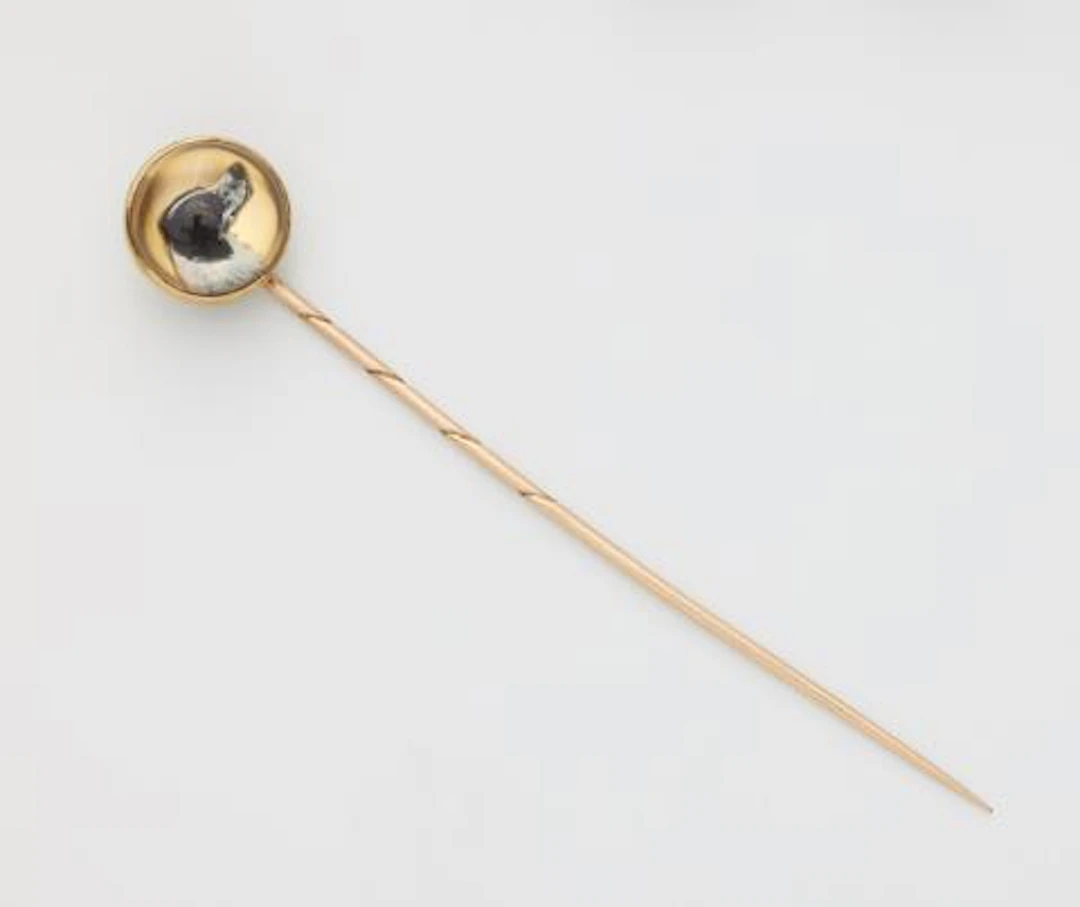 An Austrian 14k gold and crystal reverse intaglio hunting needle with
