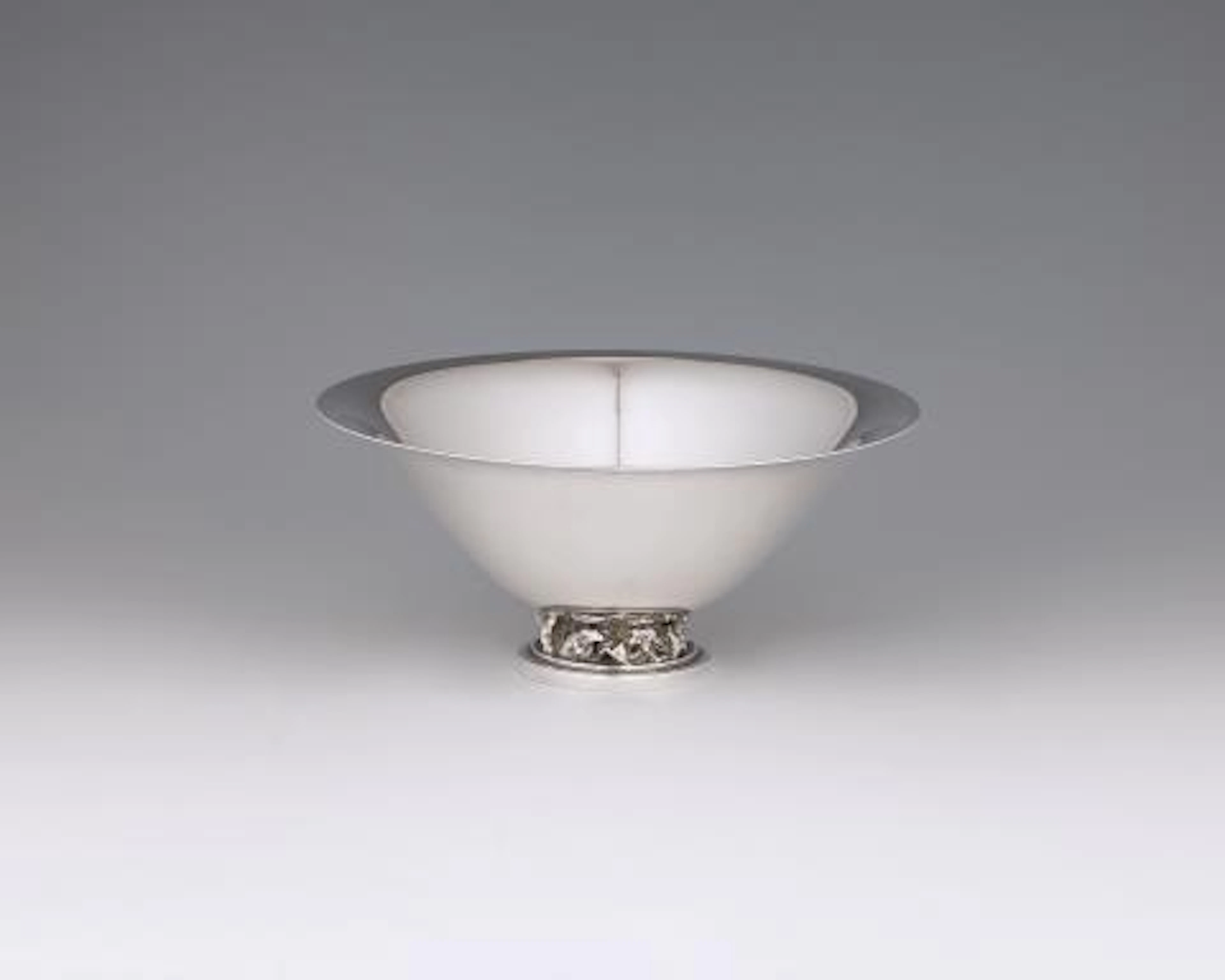 A modern Copenhagen silver stembowl