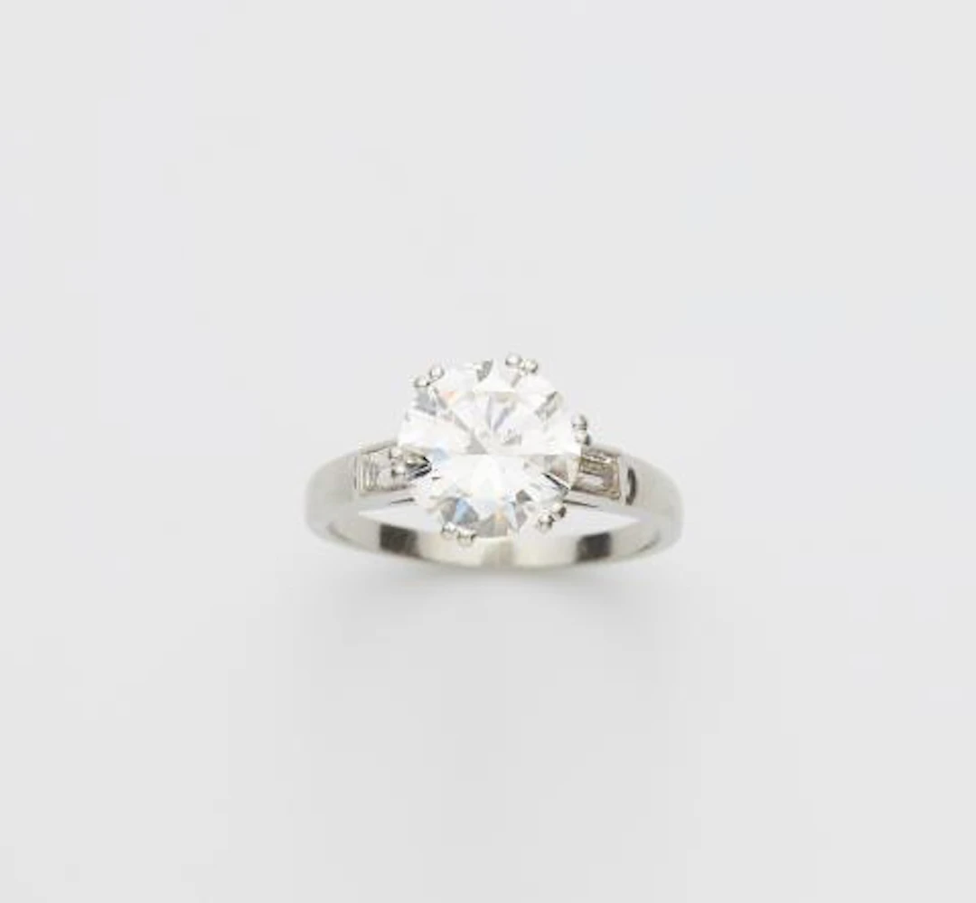 A convertable platinum diamond set, comprising of a three stone ring