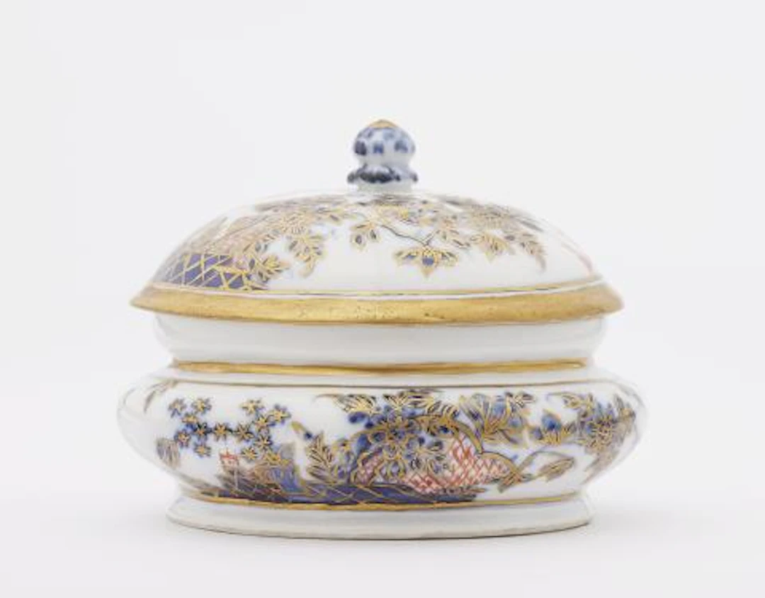 A Meissen porcelain sugar box with rock and bird motifs