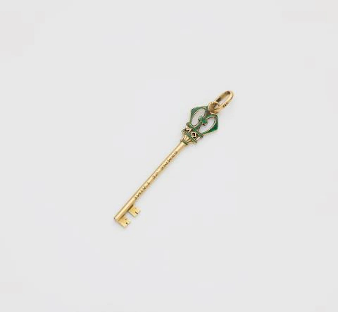 A small French 18k gold and enamel key charm as token of love.