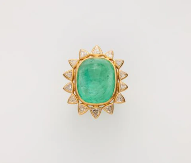 A frosted 18k yellow gold diamond and c. 29.80 ct sugarloaf-cut Russian